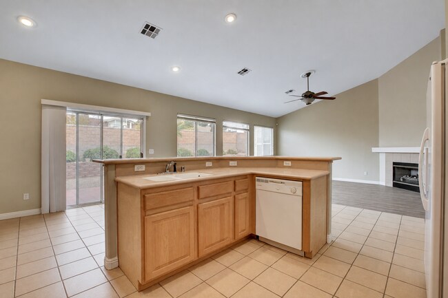 Building Photo - Anthem Gem with 3-Car Garage & Spacious Backyard