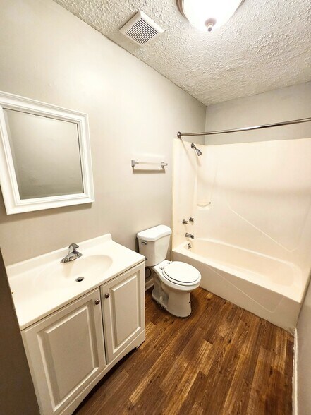 Building Photo - 5230 Beach Dr