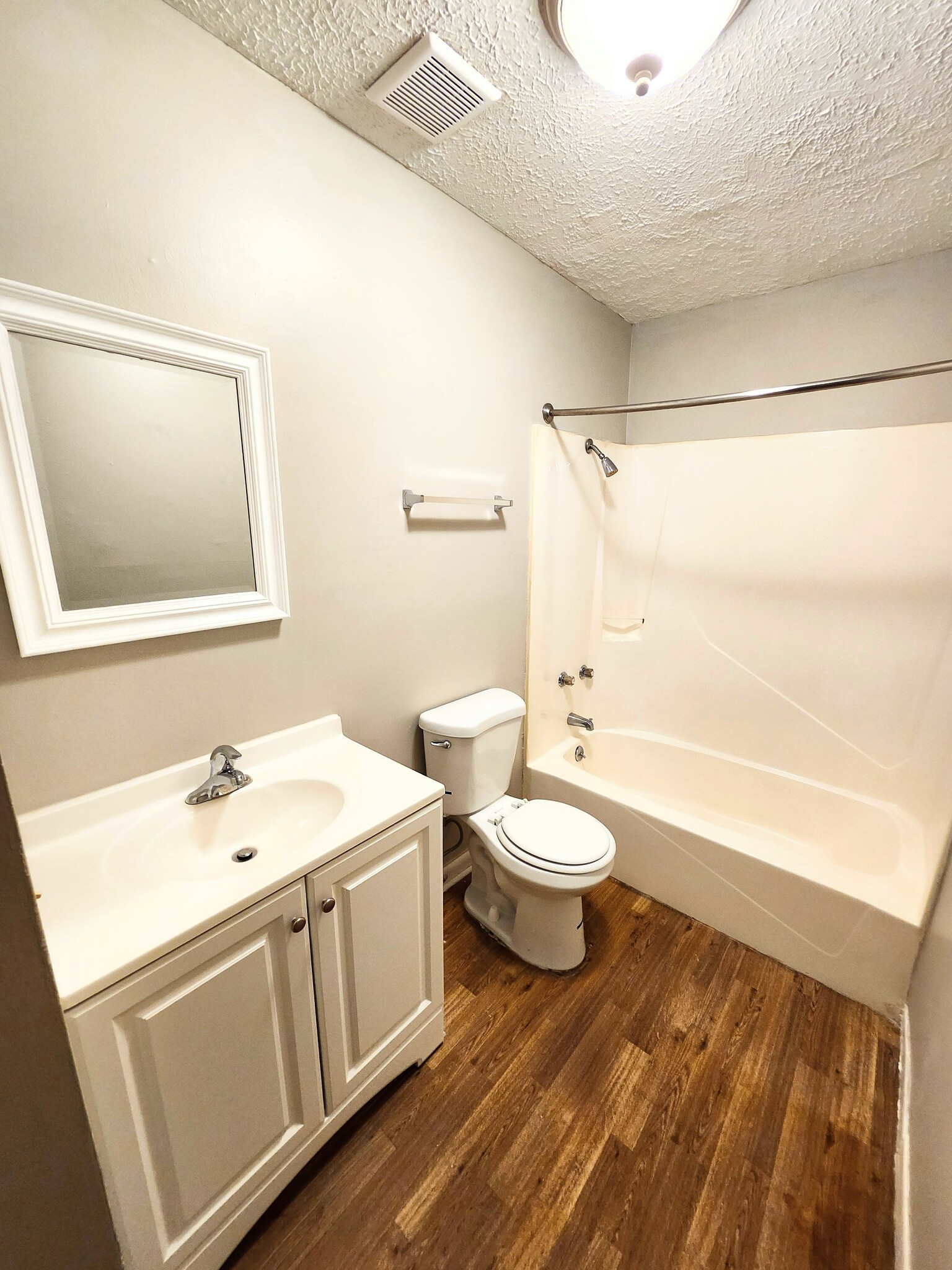 Building Photo - 5230 Beach Dr