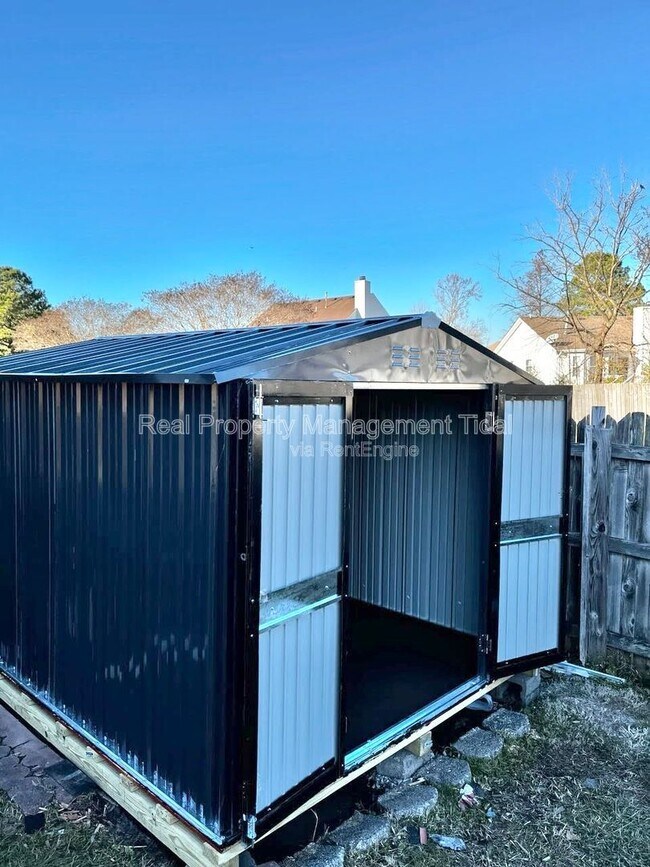 Building Photo - 320 Fairfax Terrace