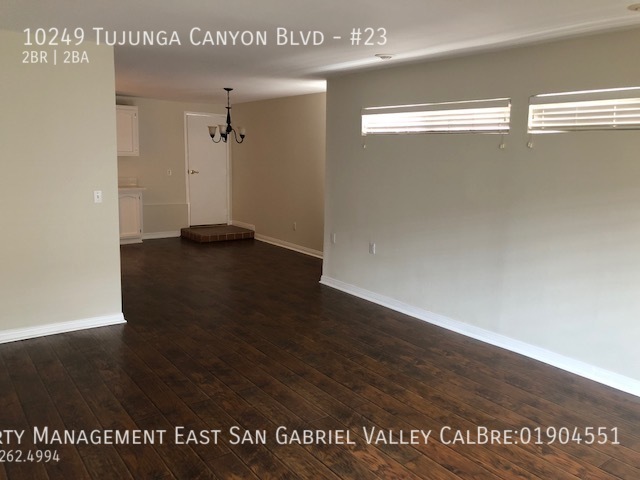 Building Photo - GORGEOUS REMODELED TWO BEDROOM CONDO IN TU...