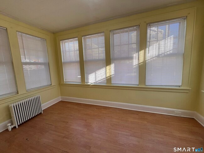 Building Photo - 2125 E Main St