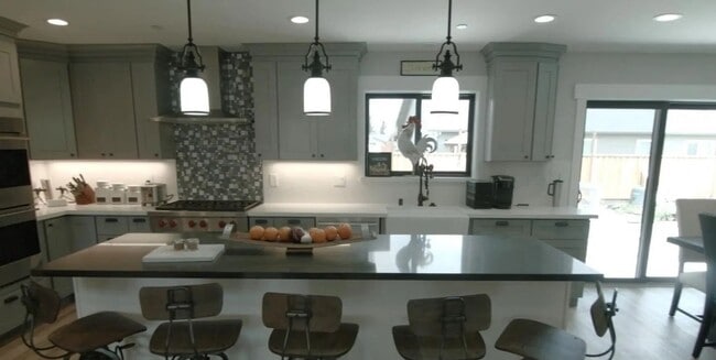 Building Photo - 1323 Dogwood Dr