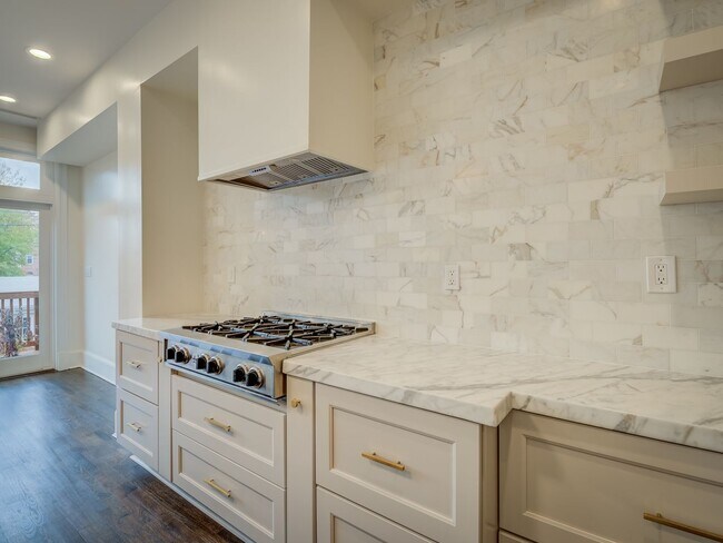 Building Photo - 1022 Park Rd NW