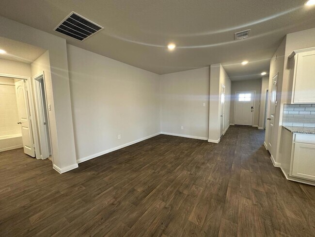 Building Photo - 113 Briggs Ln