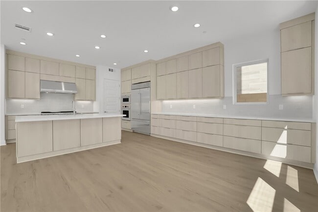 Building Photo - 168 Creation