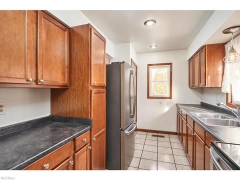 Building Photo - 1879 Greensburg Rd