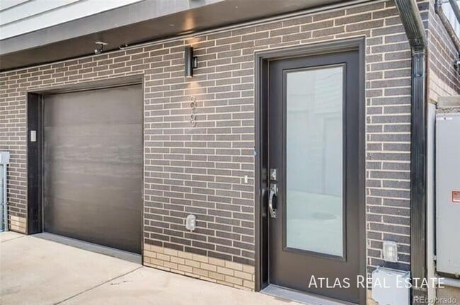 Building Photo - 88 Galapago St