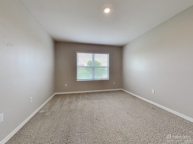 Building Photo - 242 Meadowbrook Blvd
