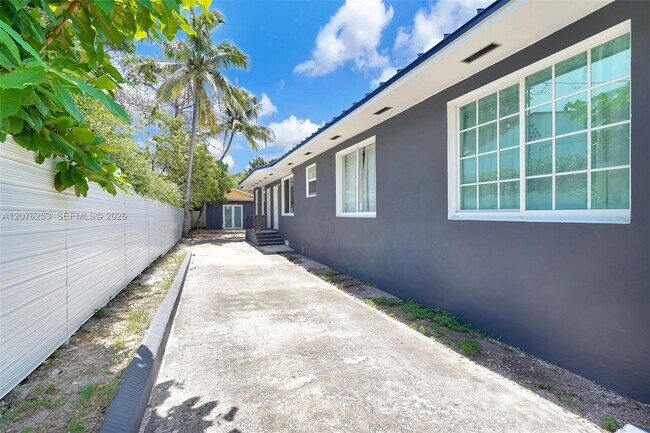 Building Photo - 160 NW 45th St