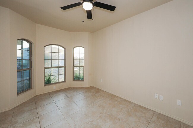 Building Photo - 704 Mercado Ln