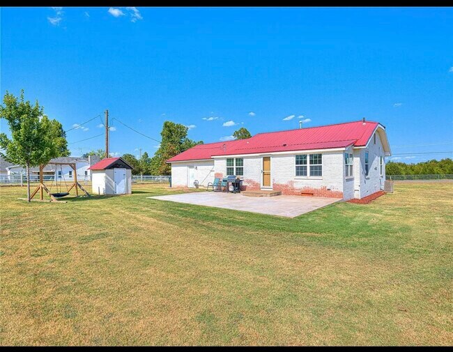 Building Photo - 1150 60th Ave NE