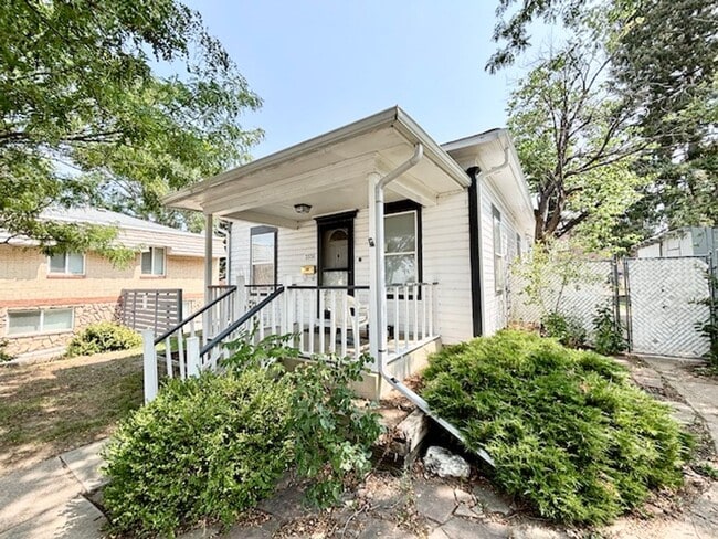 Building Photo - FREE RENT UNTIL OCTOBER 15TH