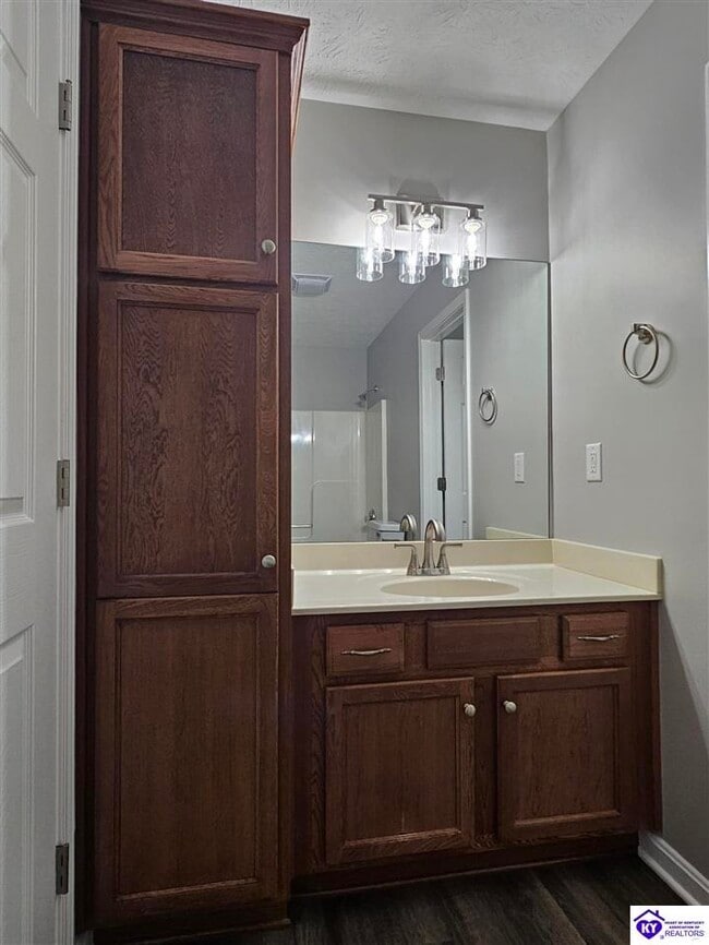 Building Photo - 118 Twin Lakes Dr