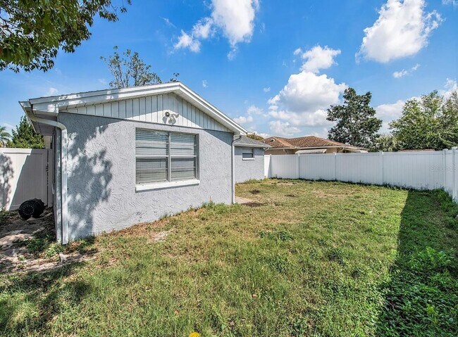 Building Photo - 5804 Elena Dr