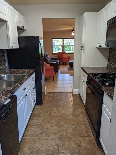 Kitchen - 10034 64th Ave N