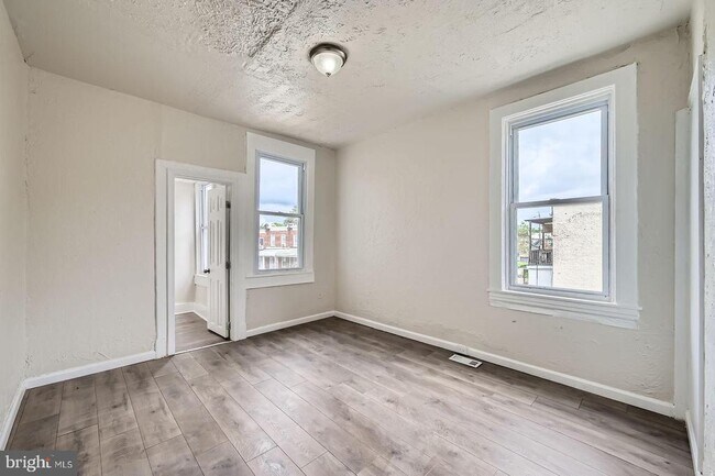 Building Photo - 118 N Hilton St