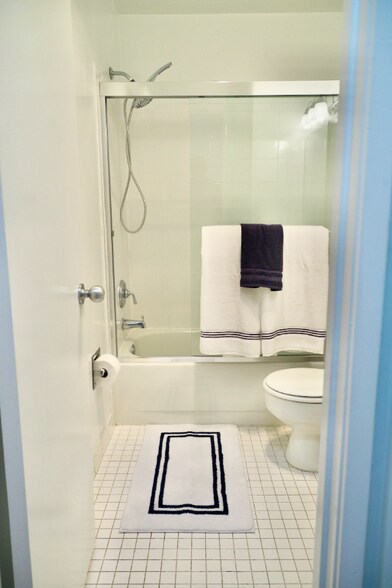 Building Photo - 1844 Columbia Rd NW