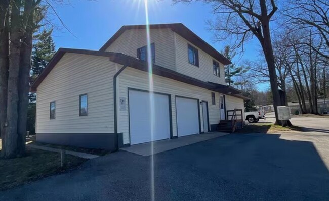 Building Photo - Newly Renovated 1BR | All Utilities Included | Prime Location