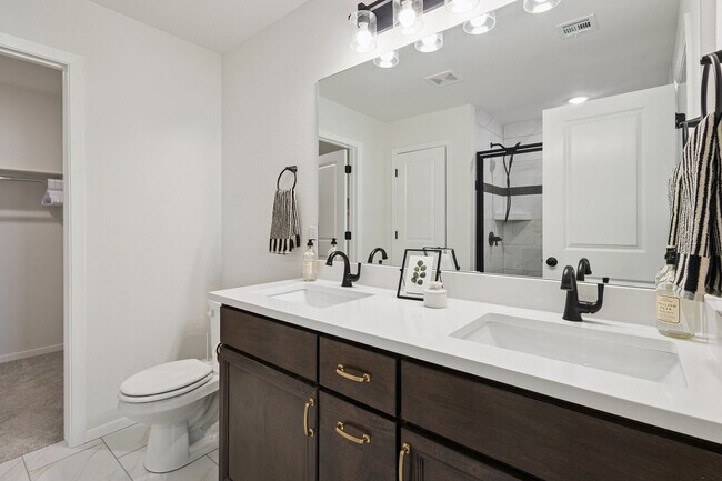 Building Photo - Modern Comfort Meets Turn-Key Living in Owasso’s Newest Build