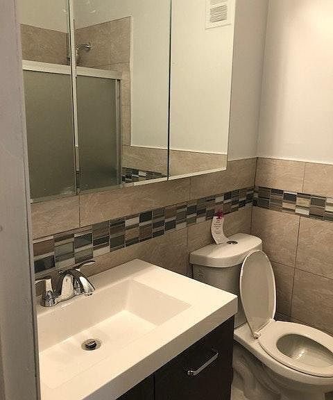 Building Photo - "Charming 3-Bedroom Oasis with 2 Full Bath...