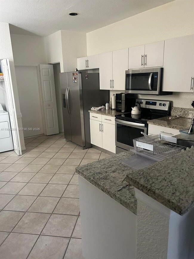 Building Photo - 2398 Pasadena Way