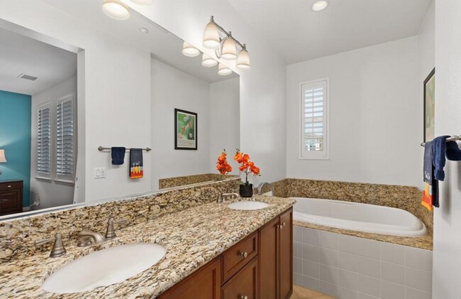 Building Photo - Light & Bright 2 Bedroom, 2 Bathroom Townhome