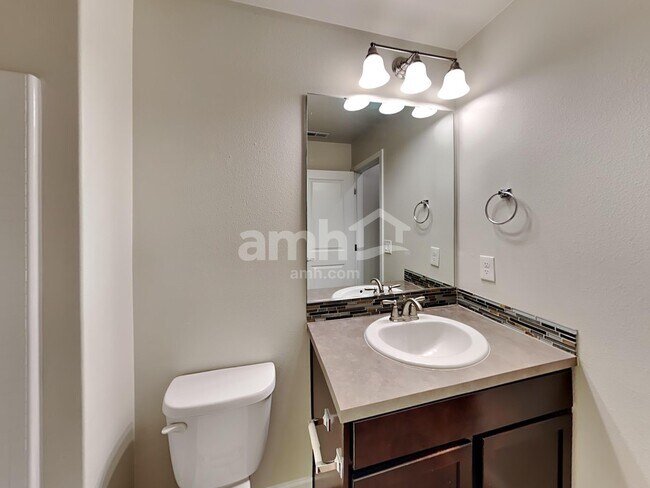 Building Photo - 2655 Moore St