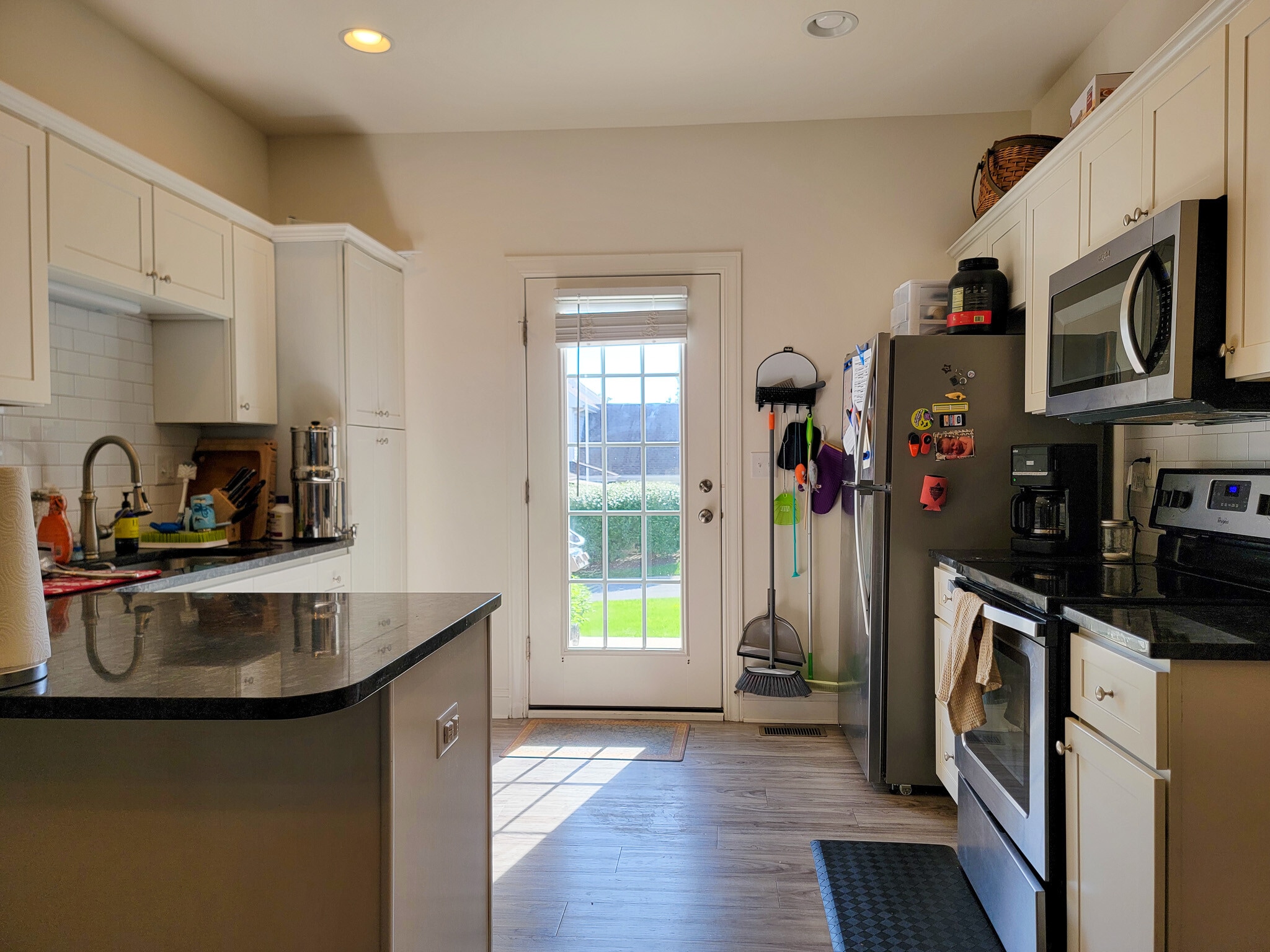 Building Photo - 642 Brentwood Dr