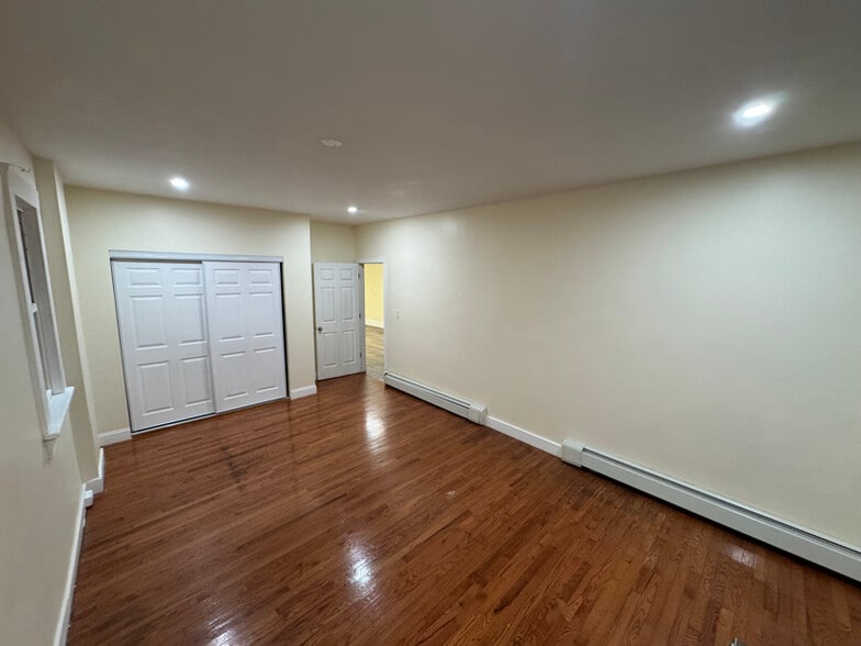 Building Photo - 135 W Market St