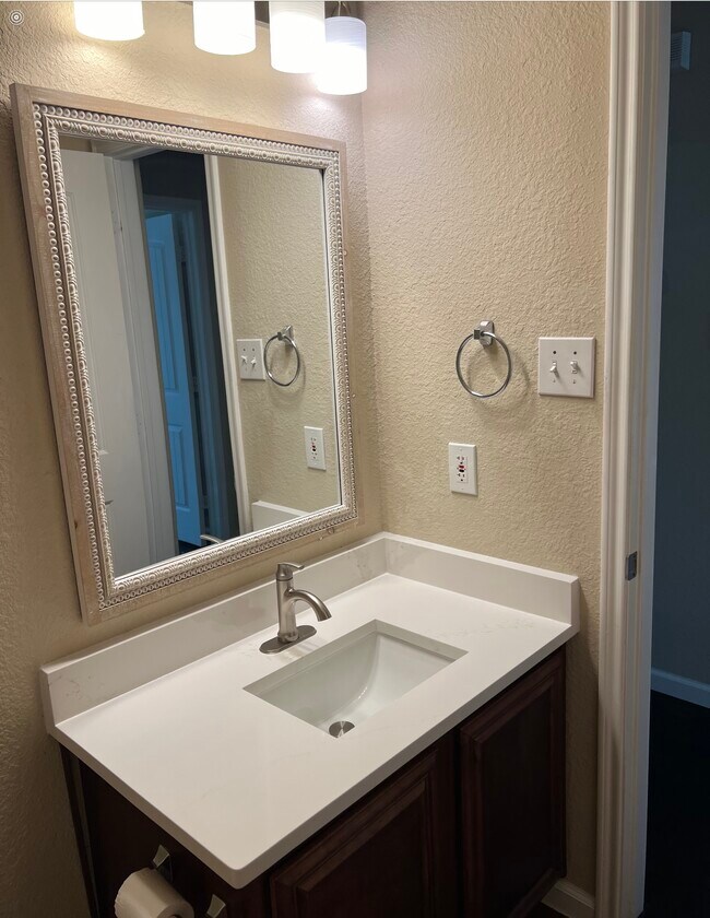 Building Photo - 1501 Applegate Way