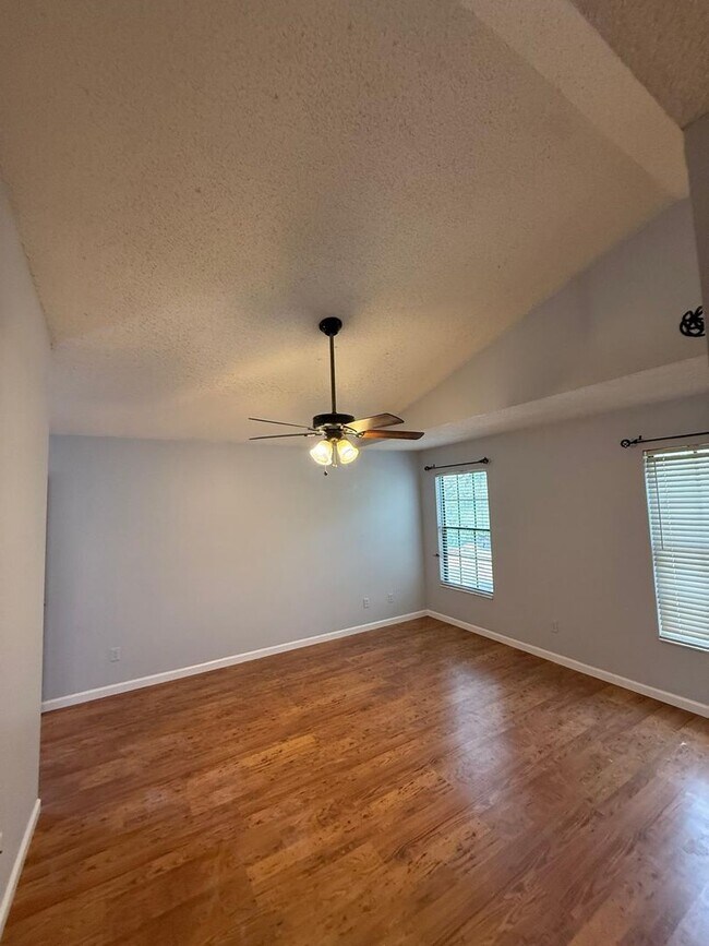 Building Photo - 1030 Knoll Wood Ct