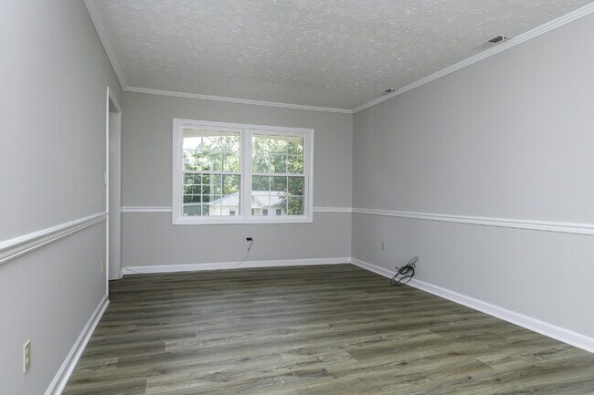 Building Photo - Spacious 3BR/2.5BA with Fenced Yard & Attached Garage in Piedmont $1,850/mo rent