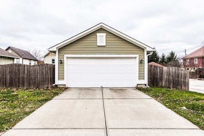 Building Photo - 2525 Central Ave