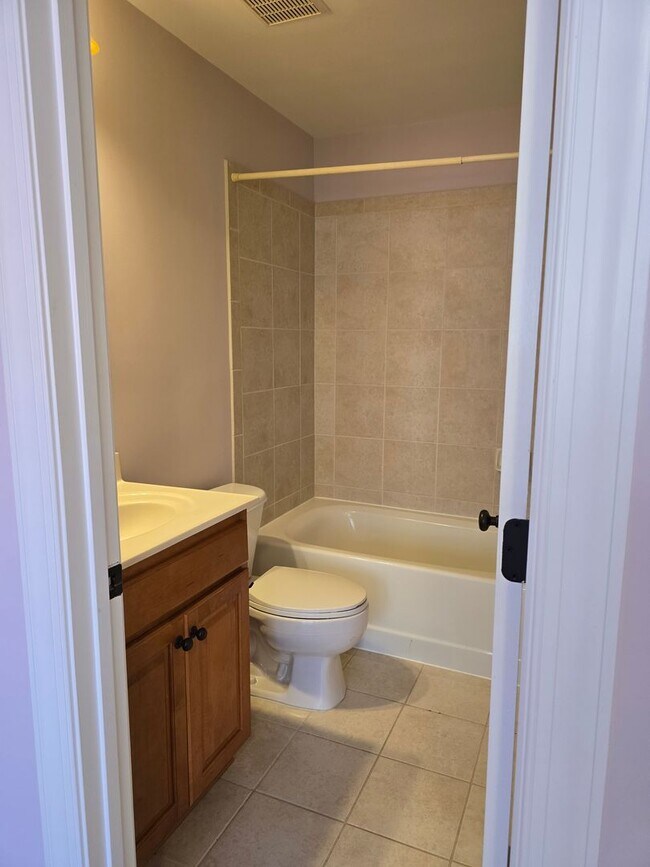 Building Photo - 3653 Pleasants Ridge Dr