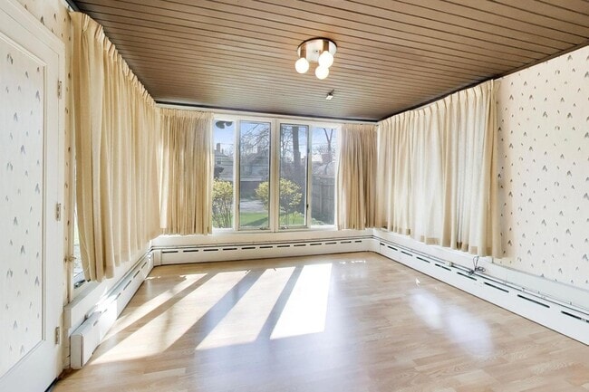 Building Photo - 545 Thatcher Ave