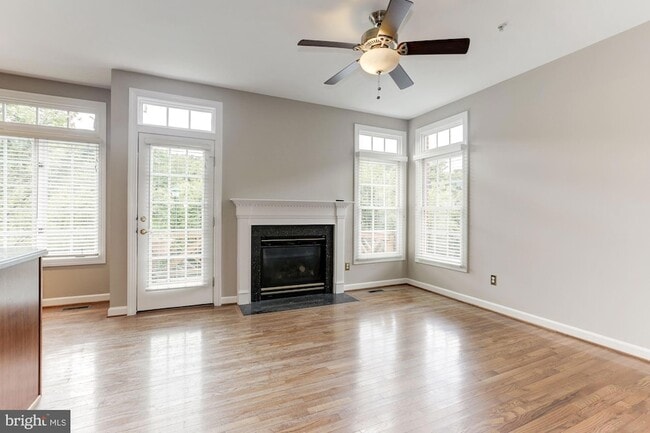 Building Photo - 286 Murtha St