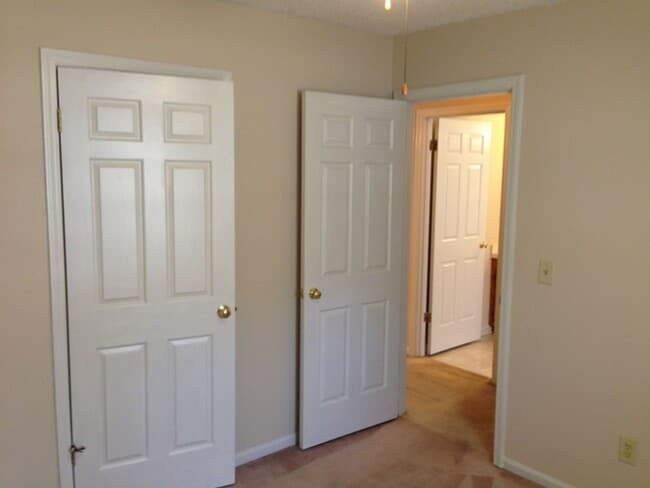 Building Photo - 156 Thames Valley Ct