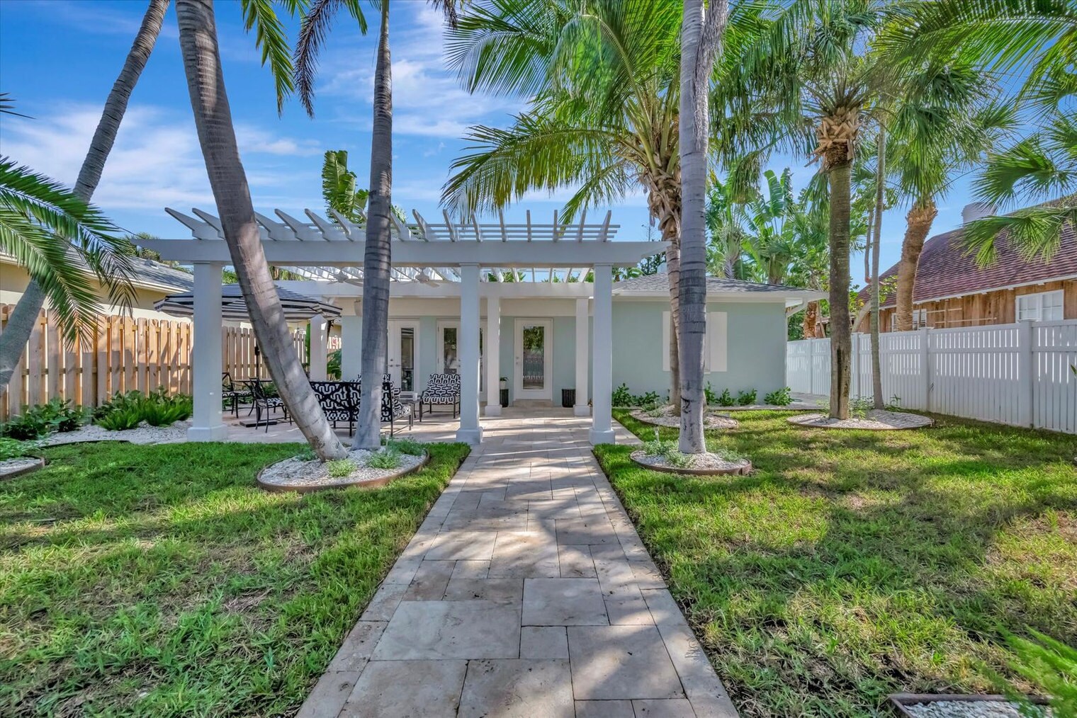 Building Photo - 3002 Pass a Grille Way