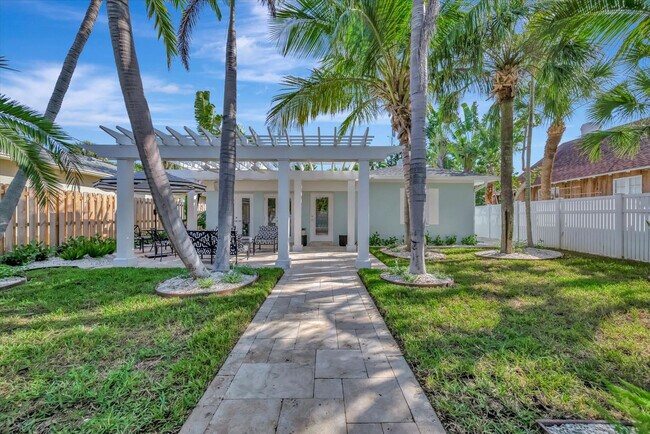 Building Photo - 3002 Pass a Grille Way