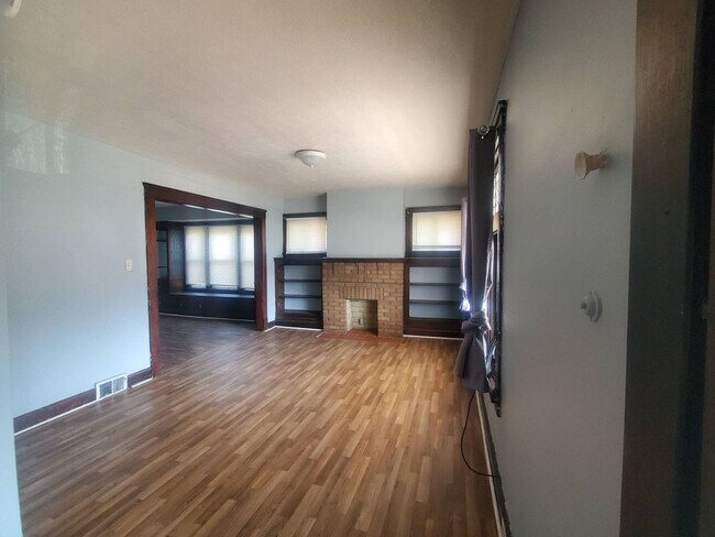 Building Photo - 2217 W 105th St