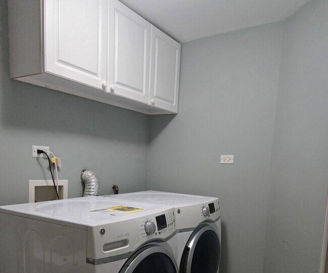 Building Photo - 5948 S King Dr