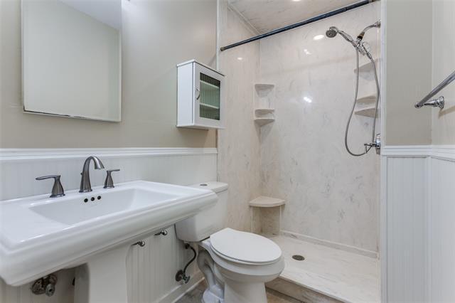 Building Photo - 817 Sherbrook Dr