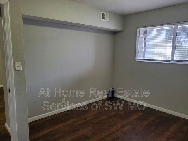 Building Photo - 930 S Campbell Ave