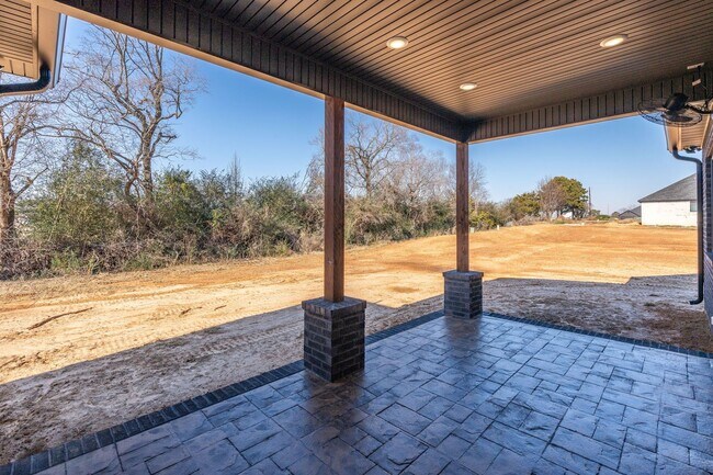 Building Photo - 405 Waggoner Ln