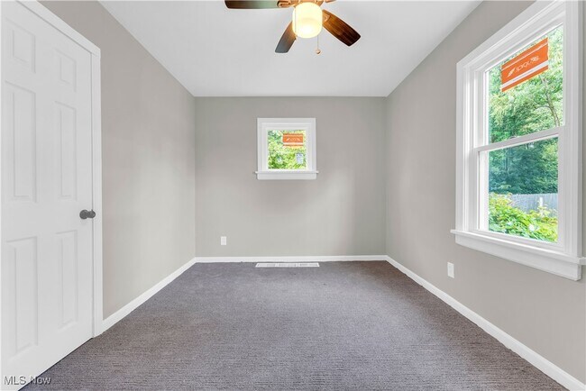 Building Photo - 4646 E 147th St