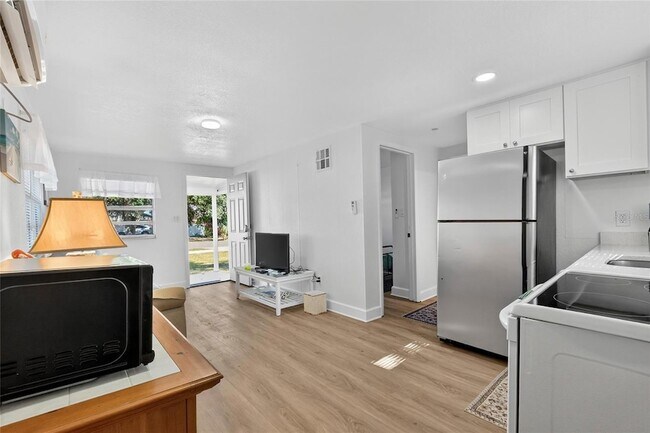 Building Photo - 4214 W Ohio Ave