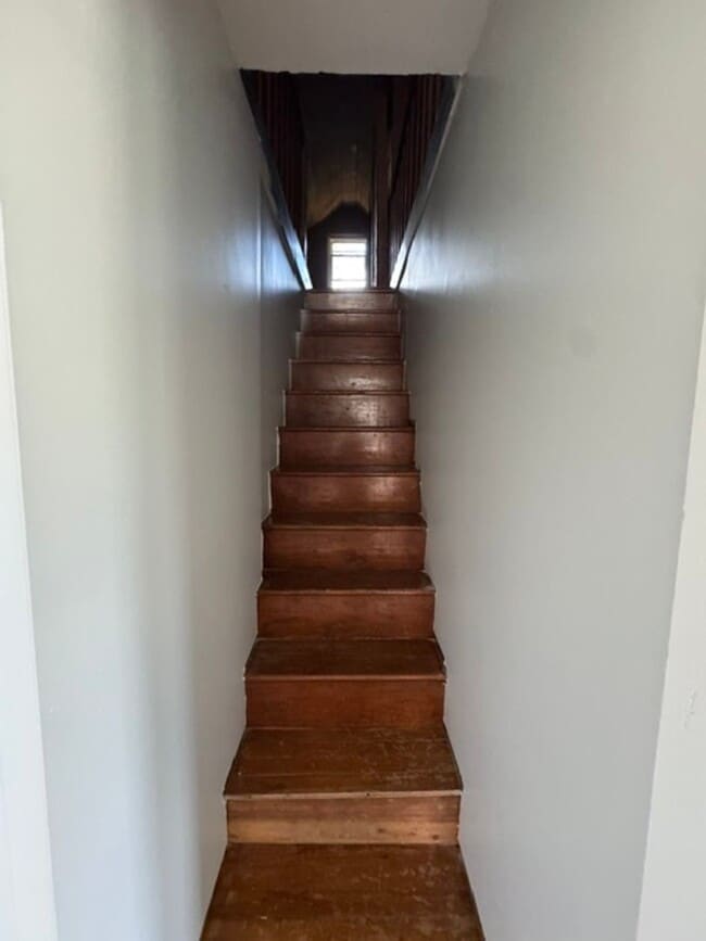 Building Photo - Charming 2 BD - 1 Full BA Home in Greer/Eastside close to Riverside HS, BMW, GSP, Inland Port, Gr...