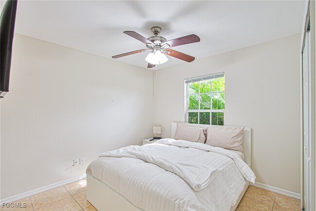 Building Photo - 2144 SW 19th Ave