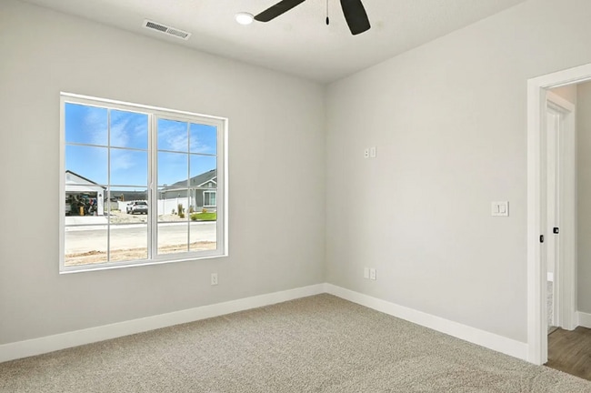Building Photo - 1130 4240 N